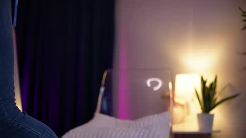 chloemin_ online show from November 18, 5:21 am