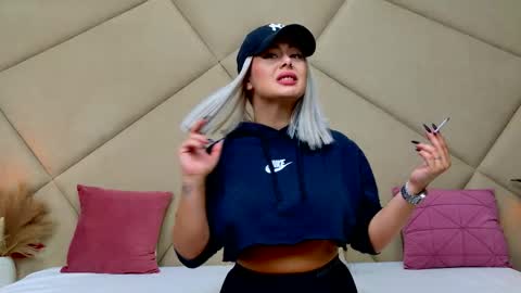 Chloe Vee online show from November 21, 6:44 am