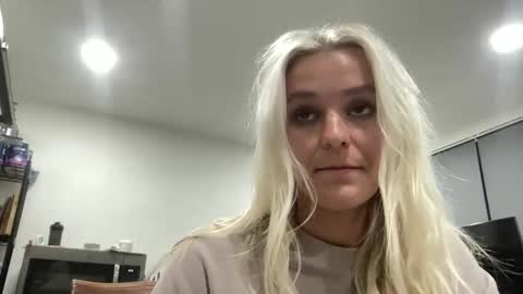 Chloe Babe online show from January 8, 8:09 am