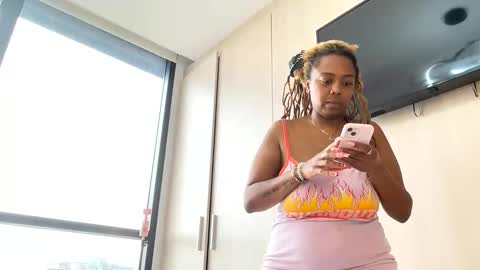 ChocolateCakeQueen online show from February 13, 7:10 pm