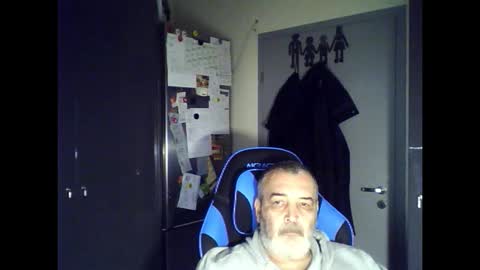 Snapshot of chris250268 chatting on September 15, 6:37 am Chris online show from September 15, 6:37 am