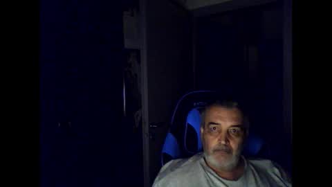 Snapshot of chris250268 chatting on October 19, 2:16 am Chris online show from October 19, 2:16 am