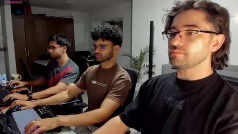 Im Chirs IM MODEL INDEPENDT online show from February 25, 1:09 am