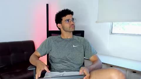 Im Chirs IM MODEL INDEPENDT online show from January 7, 10:26 pm