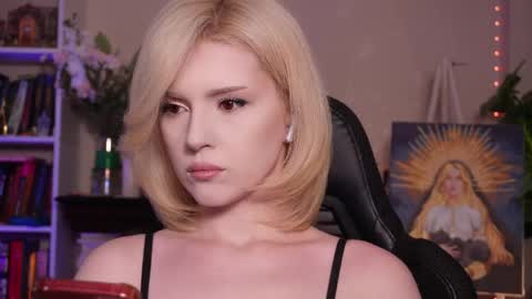 chriss_foxx online show from May 2, 3:51 pm