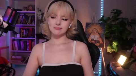 chriss_foxx online show from May 17, 3:54 pm