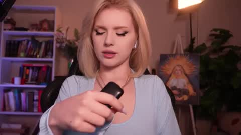 chriss_foxx online show from April 23, 3:35 pm
