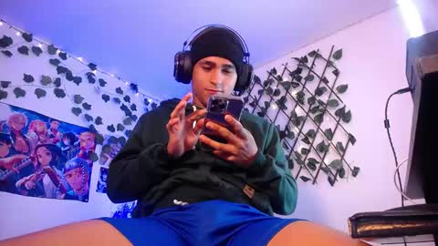 Snapshot of chriss_wg_ chatting on February 22, 6:30 pm Christian Wang online show from February 22, 6:30 pm