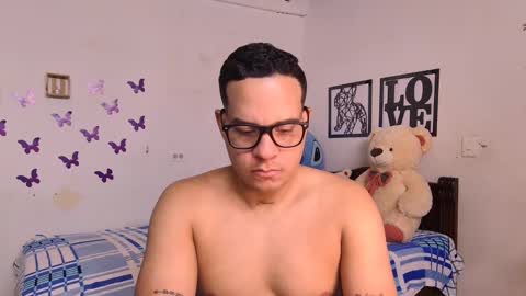 Snapshot of christian_maln chatting on January 29, 4:15 am christian_maln online show from January 29, 4:15 am