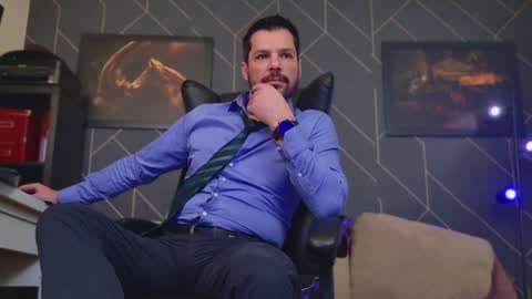 Chris online show from December 31, 8:04 am