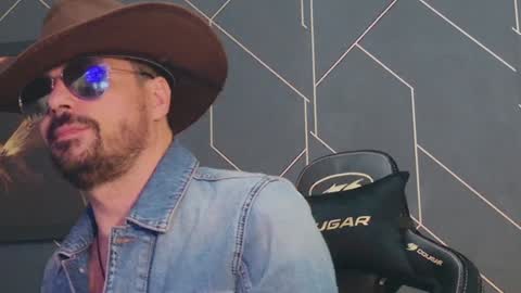 Chris online show from January 31, 11:13 am