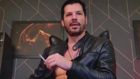 Chris online show from December 17, 7:04 pm