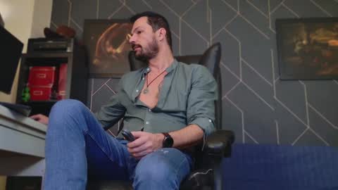 Chris online show from January 6, 9:08 am