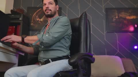 Chris online show from January 4, 7:55 am