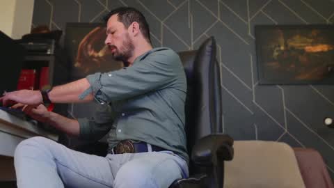 Chris online show from January 4, 4:55 am