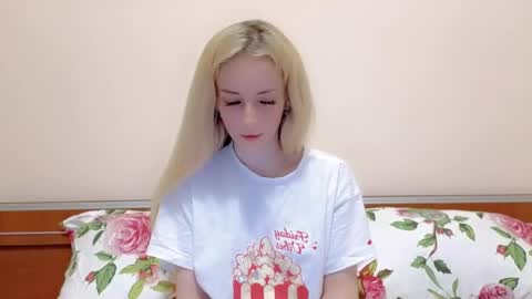 christihanson online show from April 11, 1:21 am