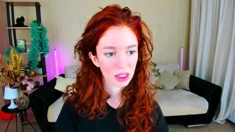 christinaconteeree online show from November 26, 7:32 pm