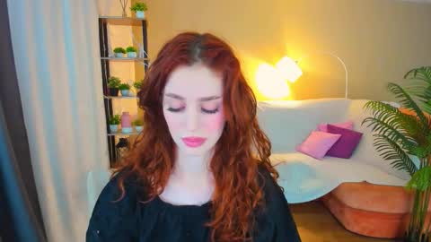 christinaconteeree online show from November 11, 5:26 pm
