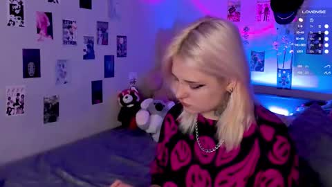 Snapshot of cigaretteduringsex chatting on October 24, 11:33 am Helen and Teya online show from October 24, 11:33 am