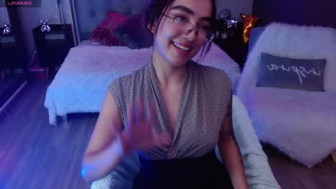 cinnamon_bite online show from December 3, 3:02 pm