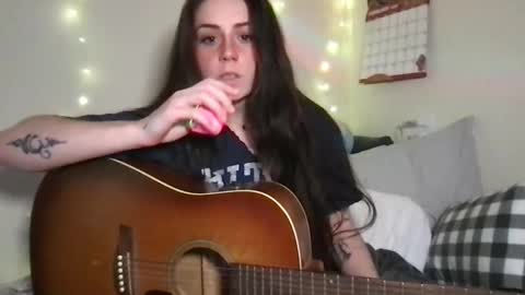 Snapshot of cinnamonpeaches chatting on February 7, 5:31 am Carmen online show from February 7, 5:31 am