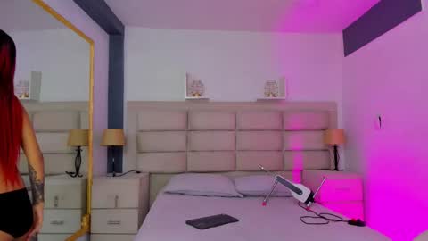 CintiaCollins  online show from November 29, 9:00 pm