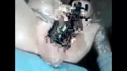 Snapshot of circ96 chatting on December 4, 8:34 pm oilywanker online show from December 4, 8:34 pm