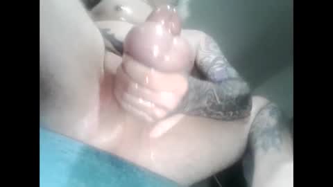 Snapshot of circ96 chatting on December 13, 10:51 am oilywanker online show from December 13, 10:51 am