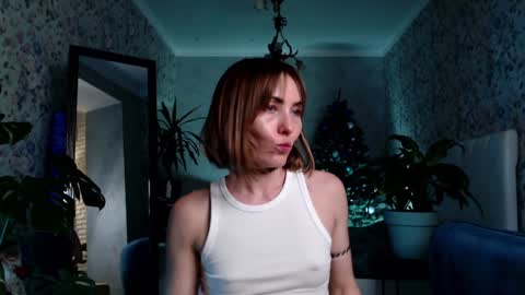 Snapshot of clara_bendover chatting on December 8, 6:17 pm Clara online show from December 8, 6:17 pm