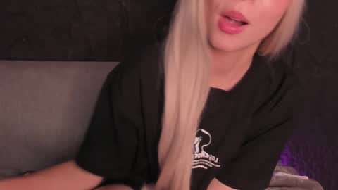 cleowhite_ online show from November 20, 12:42 am