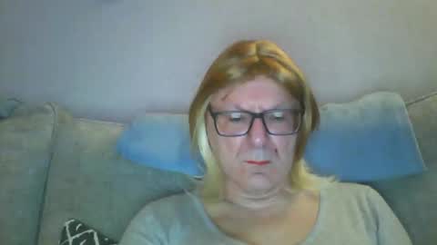 katecduk online show from March 1, 7:18 pm