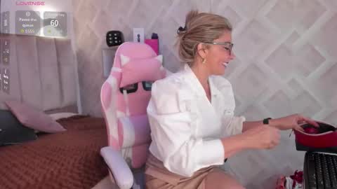 clhoe_johnson_ online show from February 23, 12:40 pm