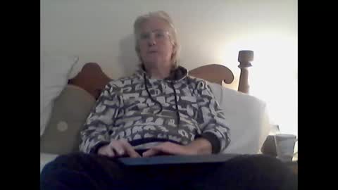 clitboy658752 online show from November 28, 8:27 pm