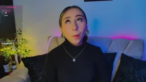 cloe_martinezz_ online show from May 8, 7:36 am