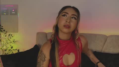 cloe_martinezz_ online show from May 28, 10:19 pm