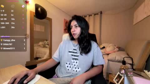 cloe small online show from November 28, 6:54 am