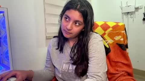 cloe small online show from June 5, 6:52 am