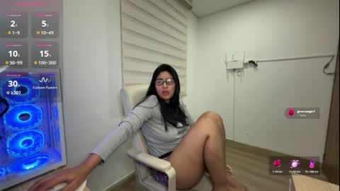 cloe small online show from April 8, 2:58 am