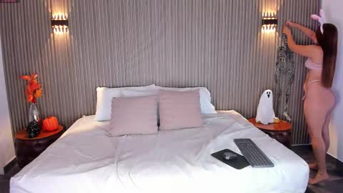 Cloe Harp  online show from October 20, 11:37 am