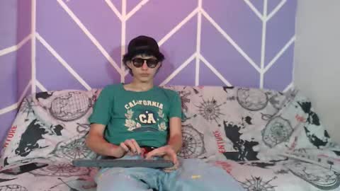 Snapshot of club_latinboys chatting on October 13, 8:22 pm club_latinboys online show from October 13, 8:22 pm