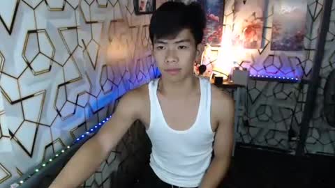 Snapshot of clyde_twinkx chatting on October 6, 6:26 pm clyde_twinkx online show from October 6, 6:26 pm