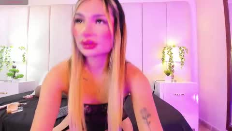 college_muscle_ass online show from October 15, 11:38 pm