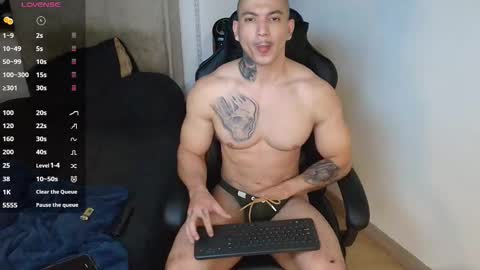 colombianmuscle8 online show from November 5, 3:52 am