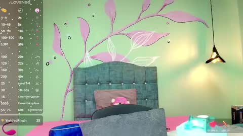 C O N N I E online show from March 11, 6:52 pm