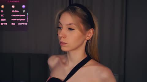 Hello im Sofia Welcme to my room .More hugs and kiss for you online show from November 10, 7:11 am