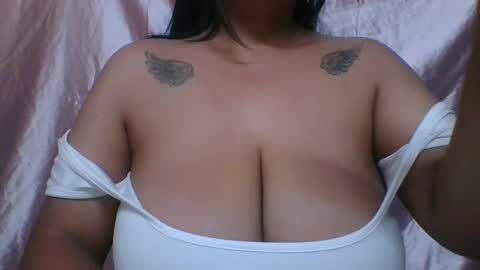 coornybee_1 online show from September 13, 5:37 pm
