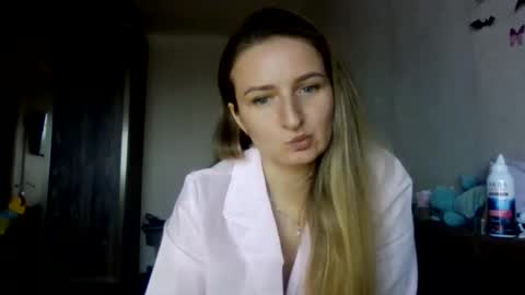 cora_fora online show from December 3, 10:38 am