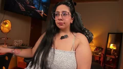 Snapshot of coraline_latin chatting on March 1, 1:32 am Coraline online show from March 1, 1:32 am