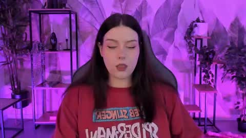 Snapshot of coralinekeyns chatting on October 16, 5:51 am little girl who is always right or Coraline online show from October 16, 5:51 am