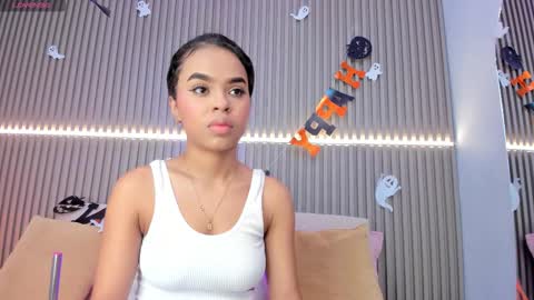 coralineross_ online show from October 15, 11:00 am